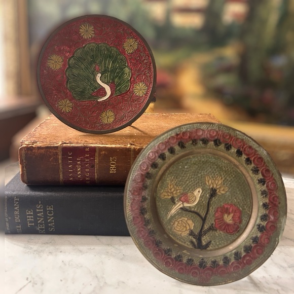 Set of 2 Vintage Hand-Painted Brass Plates with Easels Peacock & Bird Motifs - Picture 1 of 5